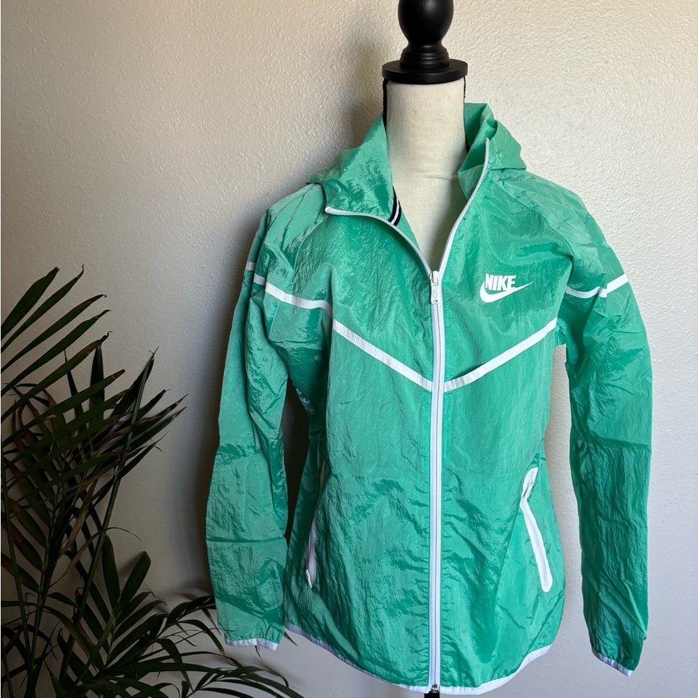 Nike windbreaker jacket m